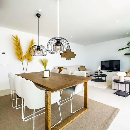 96-brand New Apartment, شقة فوينخيرولا